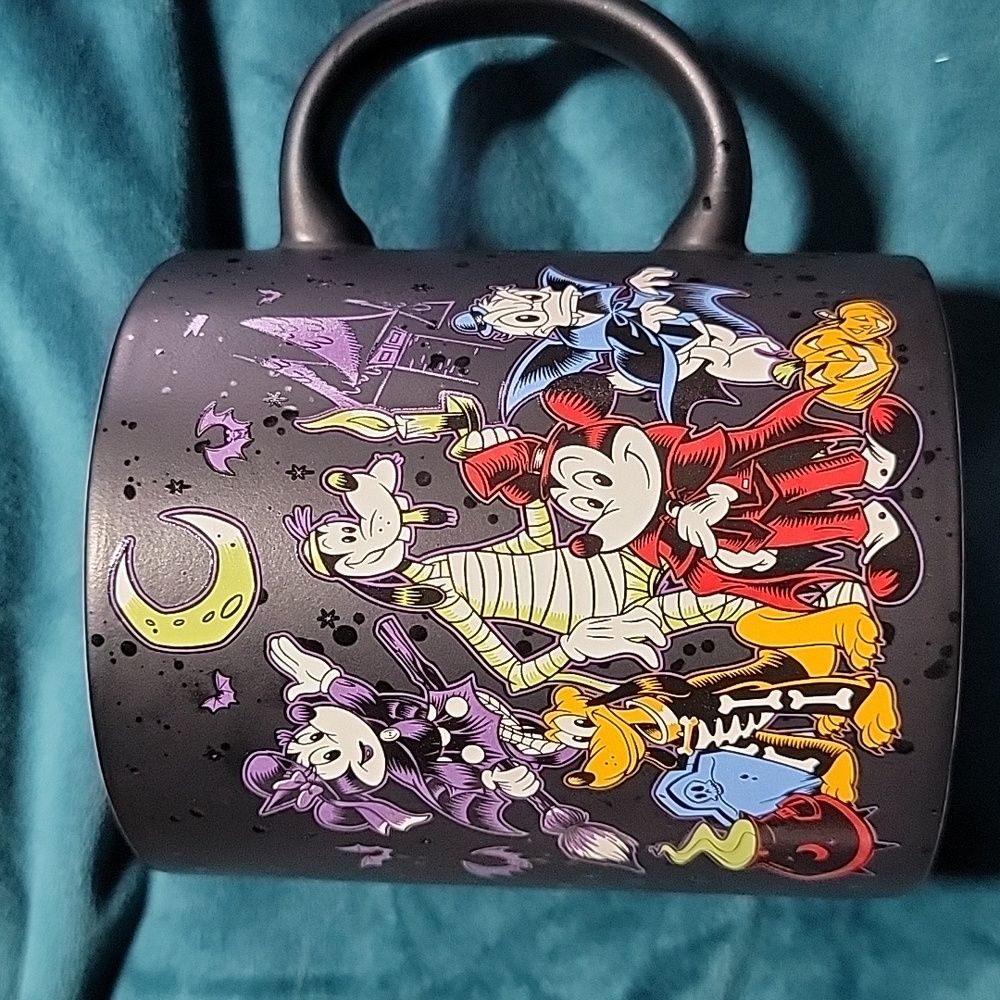Disneyland Paris Halloween Mug Mickey Minnie Mouse Goofy Pluto Donald Duck